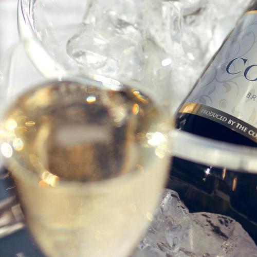 https://capewinefarms.com/static/1906/w_700_brut_chardonnay__scale_and_crop__500x500.jpg