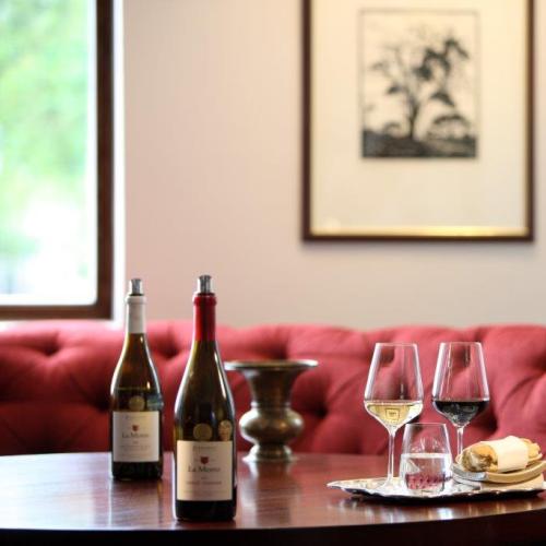 https://capewinefarms.com/static/2086/w_760_lamottetastingroomlookfeel20__scale_and_crop__500x500.jpg