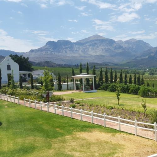 https://capewinefarms.com/static/2967/w_1252_val_du_charron_hawequa_mountains__scale_and_crop__500x500.jpeg